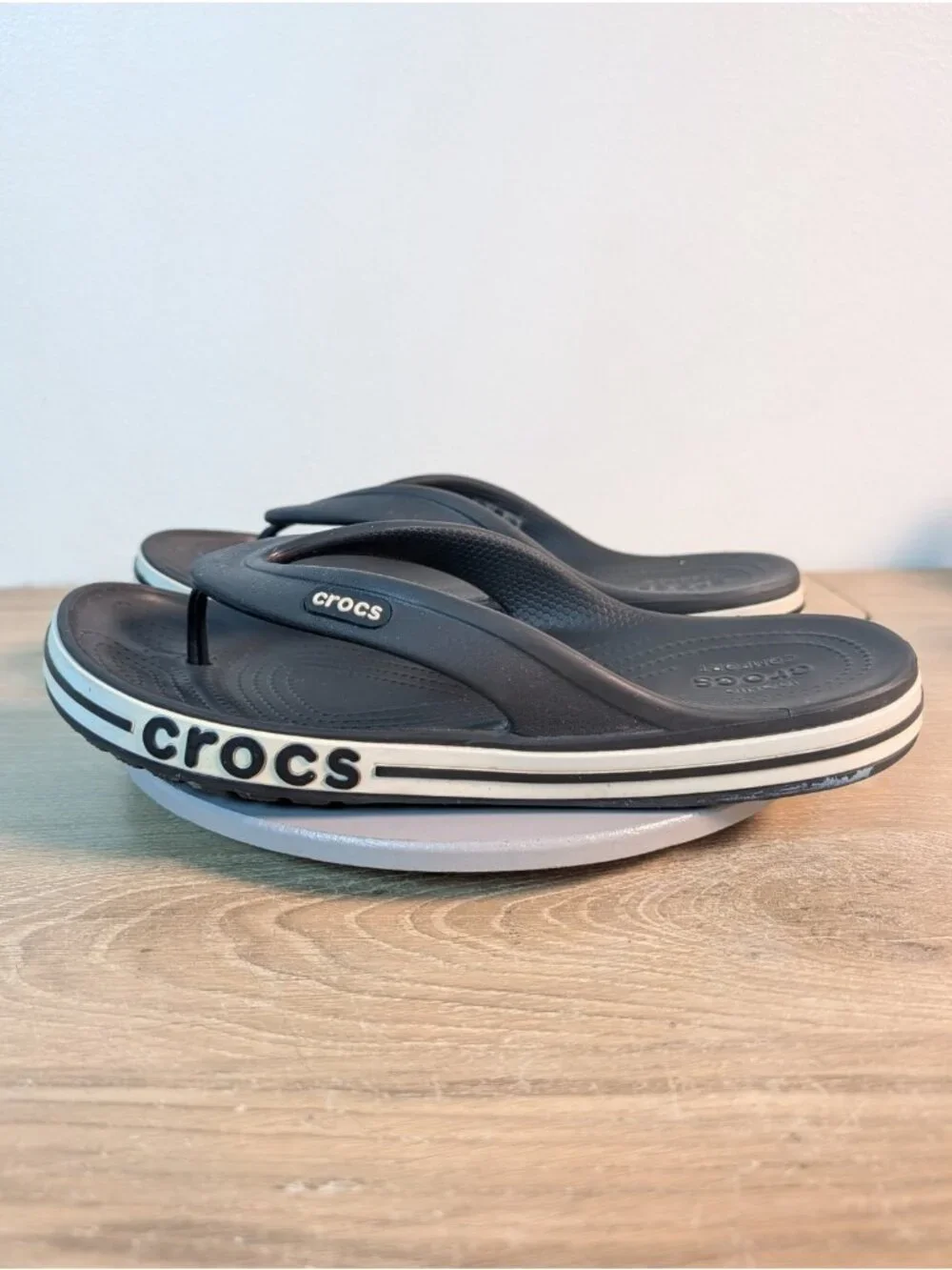 Crocs Bayaband Flip Flops Men's 8 Women's 10 Black White Sandals Shoes